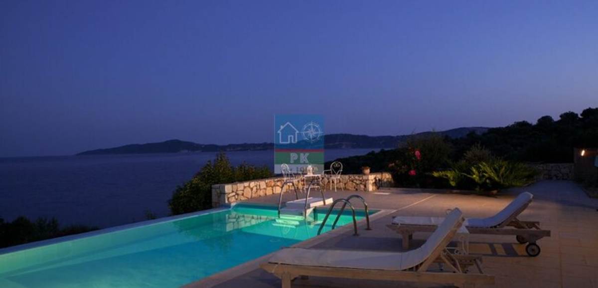 Λευκάδα, Μεγανήσι. Πώληση 6 Πολυτελών Μονοκατοικιών 420 Μ2.