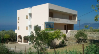 Εύβοια, Λίμνη, Ροβιές. Πώληση Βίλας 350 Μ2.