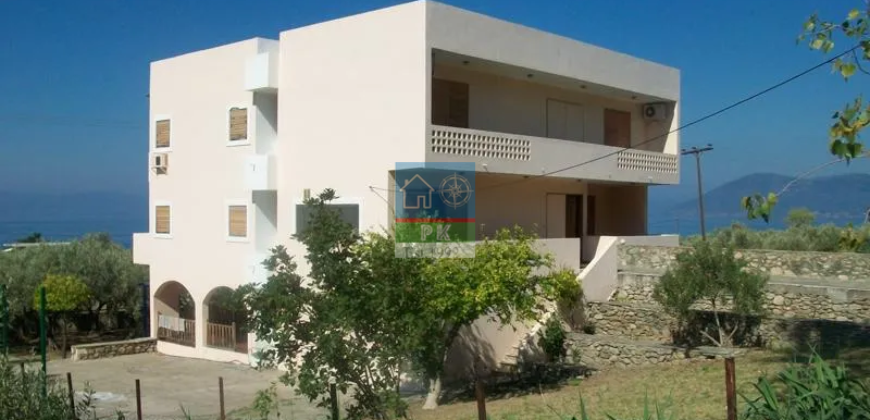 Εύβοια, Λίμνη, Ροβιές. Πώληση Βίλας 350 Μ2.